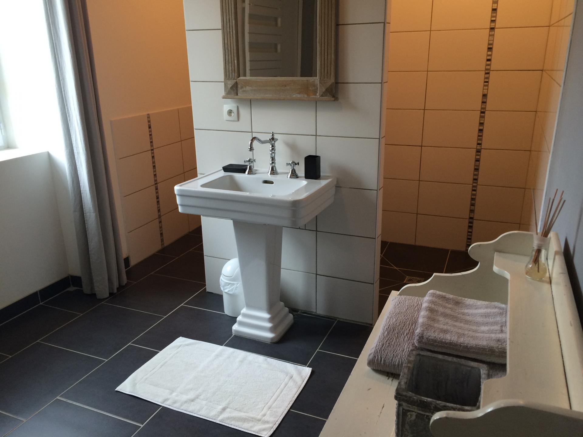 Salle de bain de la chambre parentale